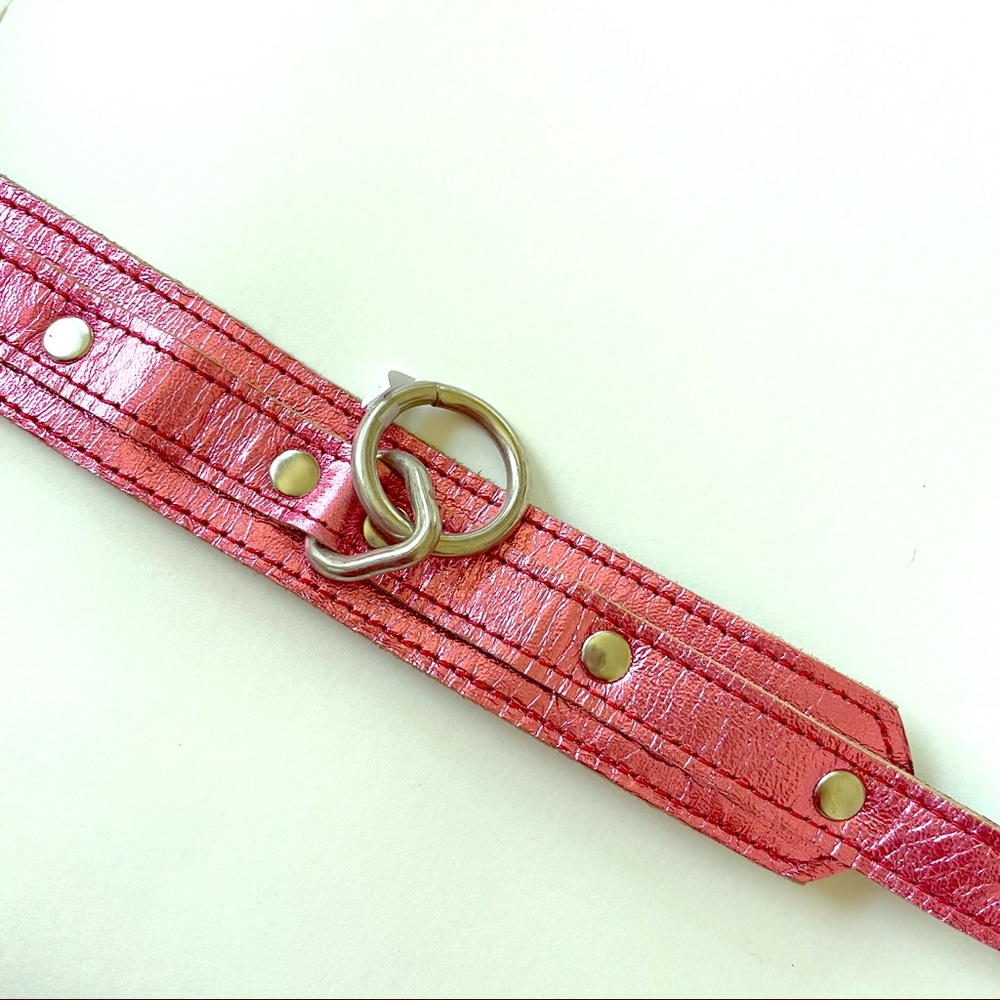 Hot pink metallic leather o ring collar choker